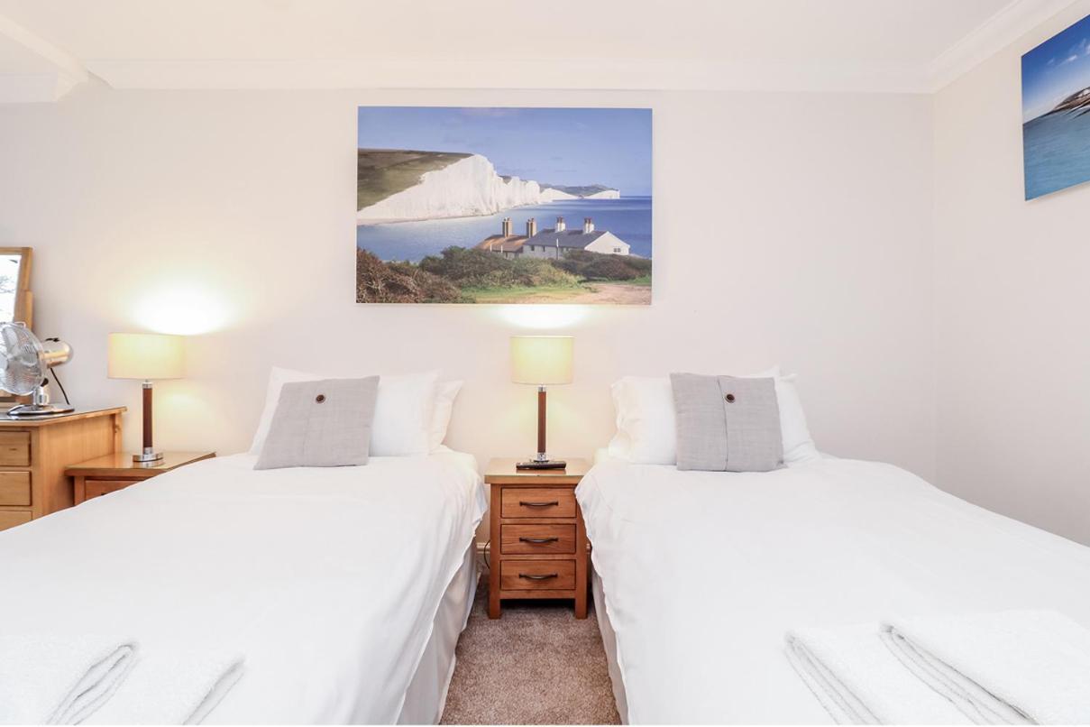 3 Queens Gardens Sea View Apartment Eastbourne Exterior photo