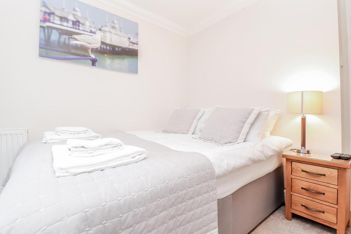 3 Queens Gardens Sea View Apartment Eastbourne Exterior photo