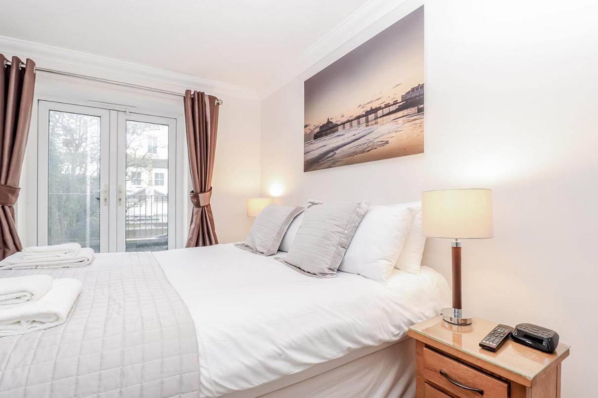 3 Queens Gardens Sea View Apartment Eastbourne Exterior photo