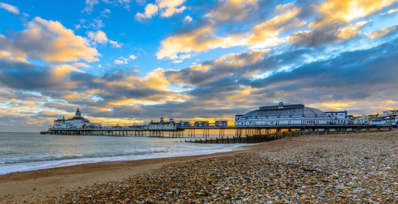 3 Queens Gardens Sea View Apartment Eastbourne Exterior photo